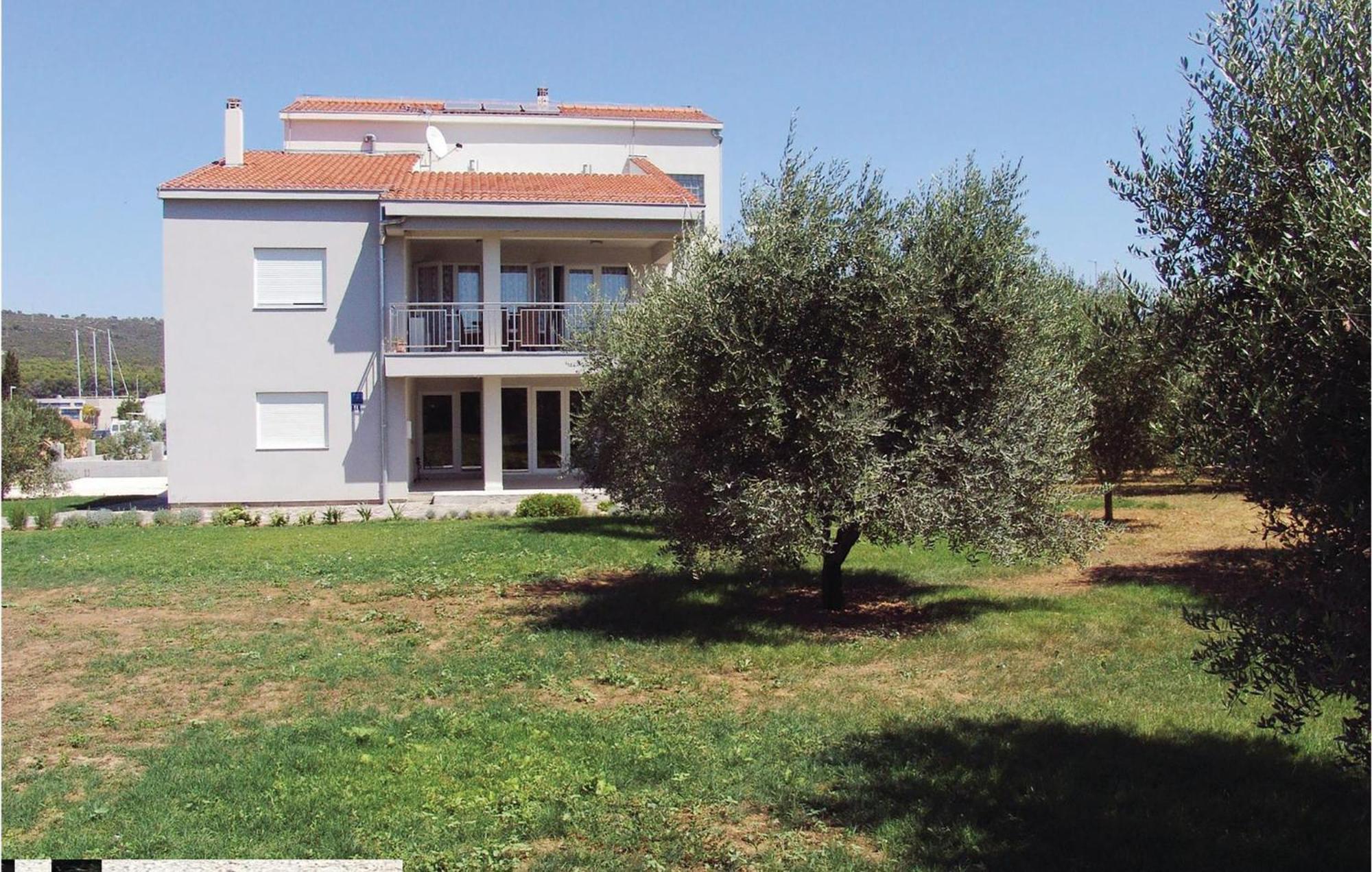 1 Bedroom Cozy Apartment In Bibinje Kültér fotó